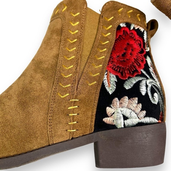 Woman’s Sz 9 Camel Booties Faux Suede Boho Floral Embroidered - Picture 6 of 10